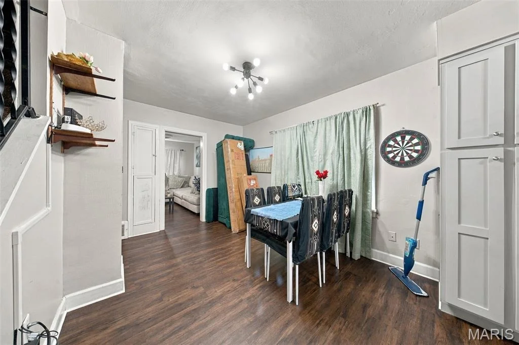 Photo of 109 N Oak Street