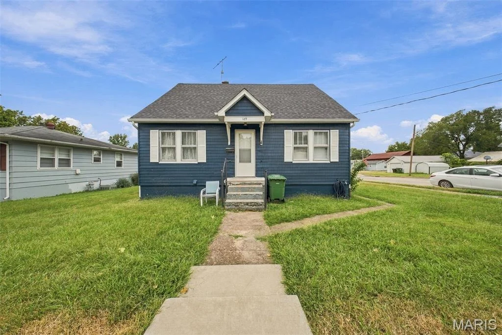 Photo of 109 N Oak Street