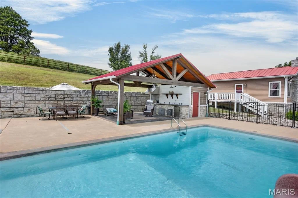 Photo of 2167 Susanna Road