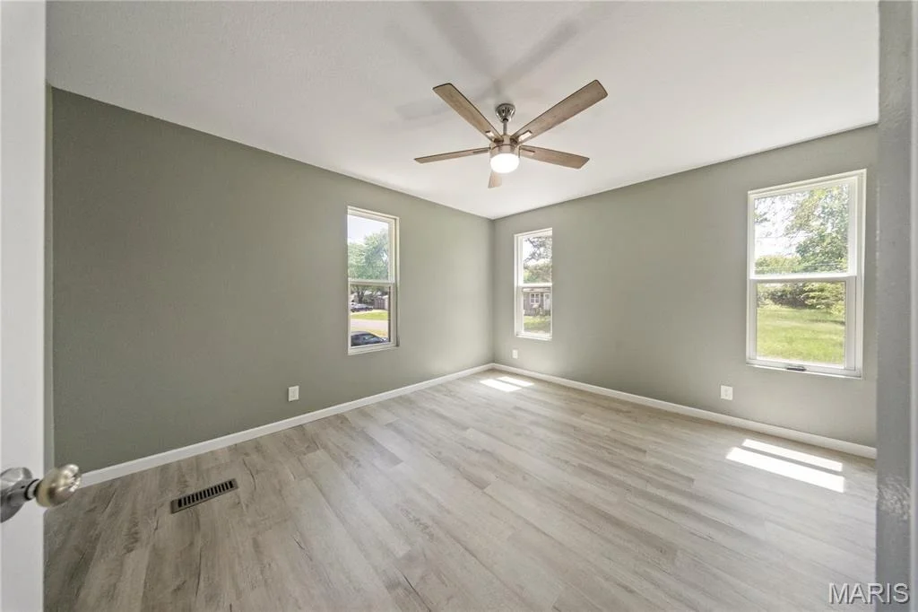 Photo of 1303 E Grand Avenue