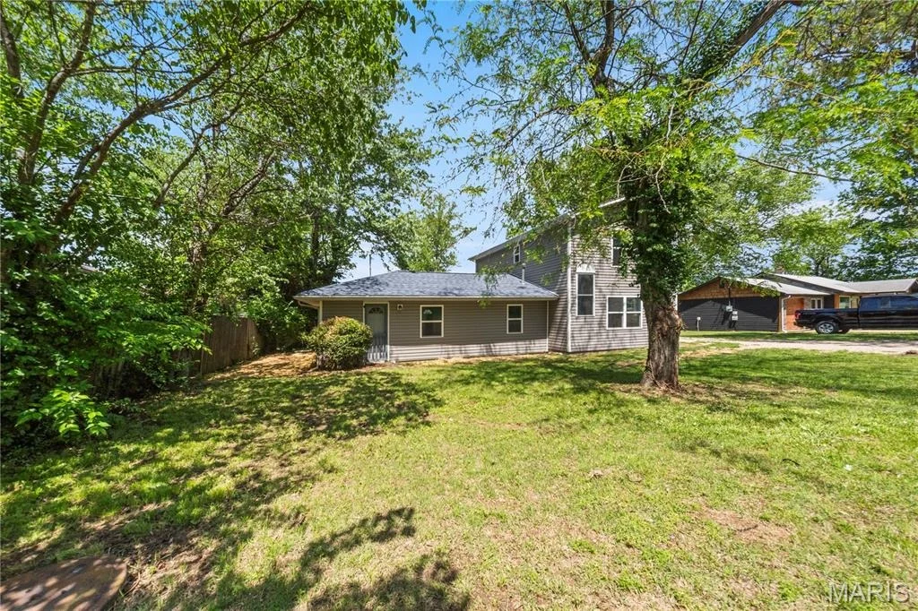 Photo of 1303 E Grand Avenue