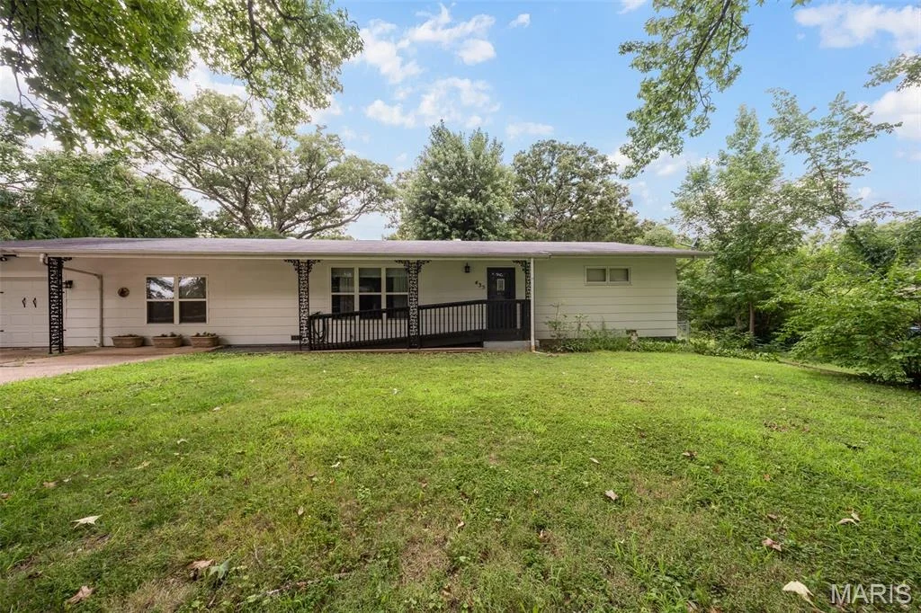 Photo of 435 Forest Lane