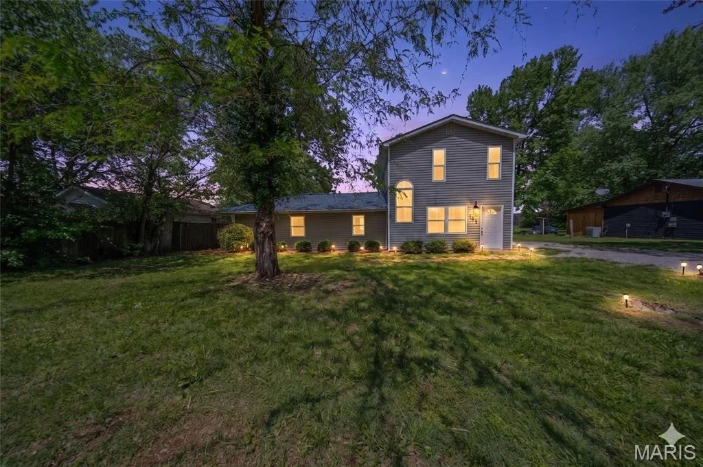Photo of 1303 E Grand Avenue
