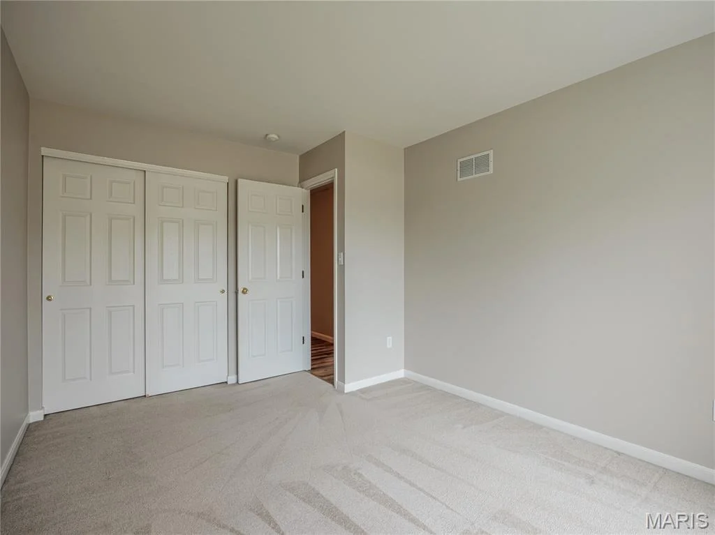Photo of 10 MERAMEC BLUFFS Court