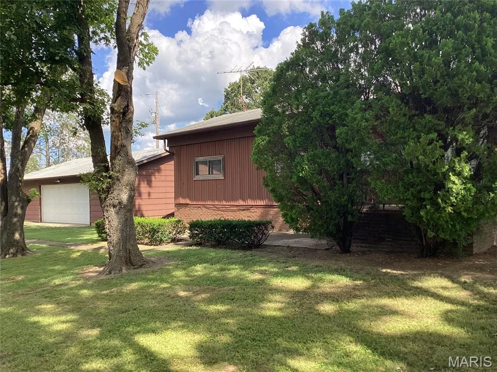 Photo of 1050 Luebbering Road