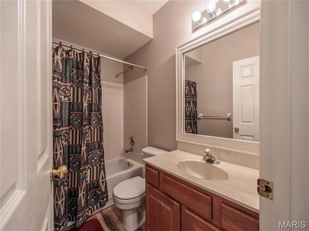 Photo of 10 MERAMEC BLUFFS Court