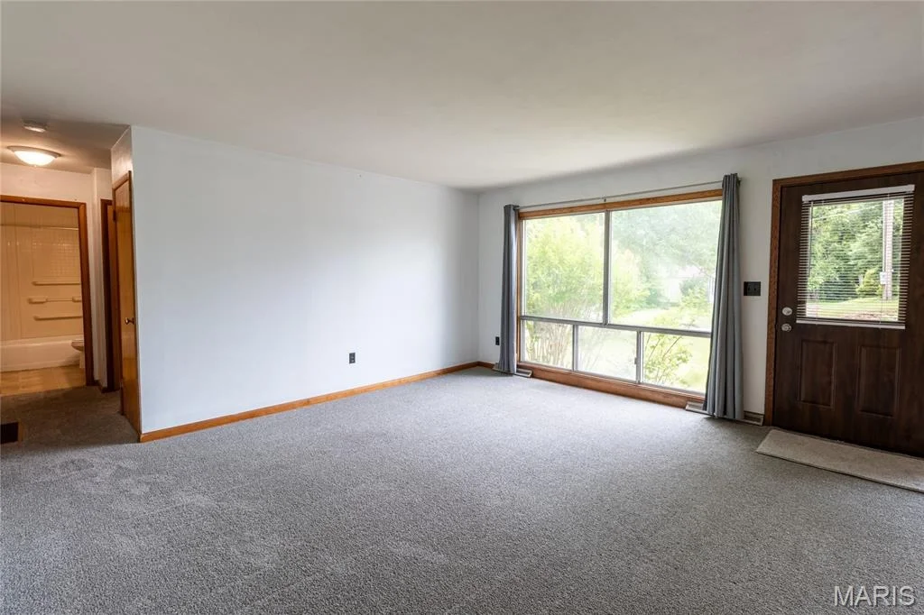 Photo of 304 W 6th Street