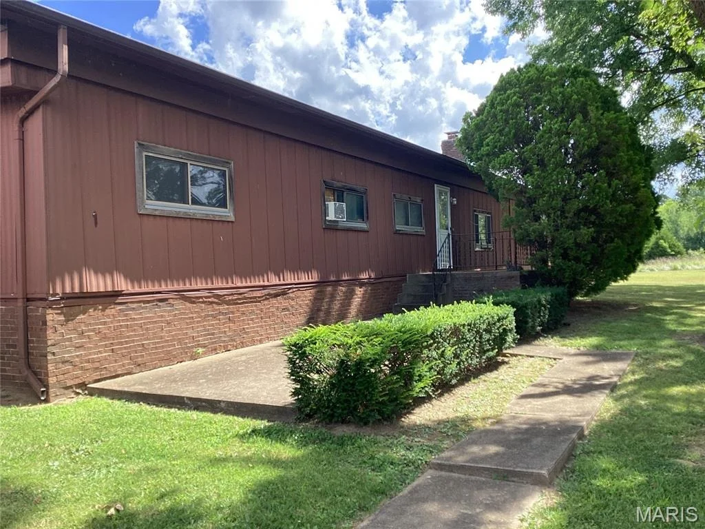 Photo of 1050 Luebbering Road