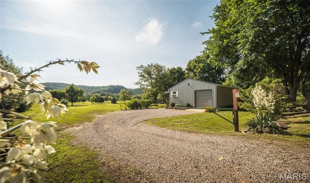 Photo of 17904 Cliff Road