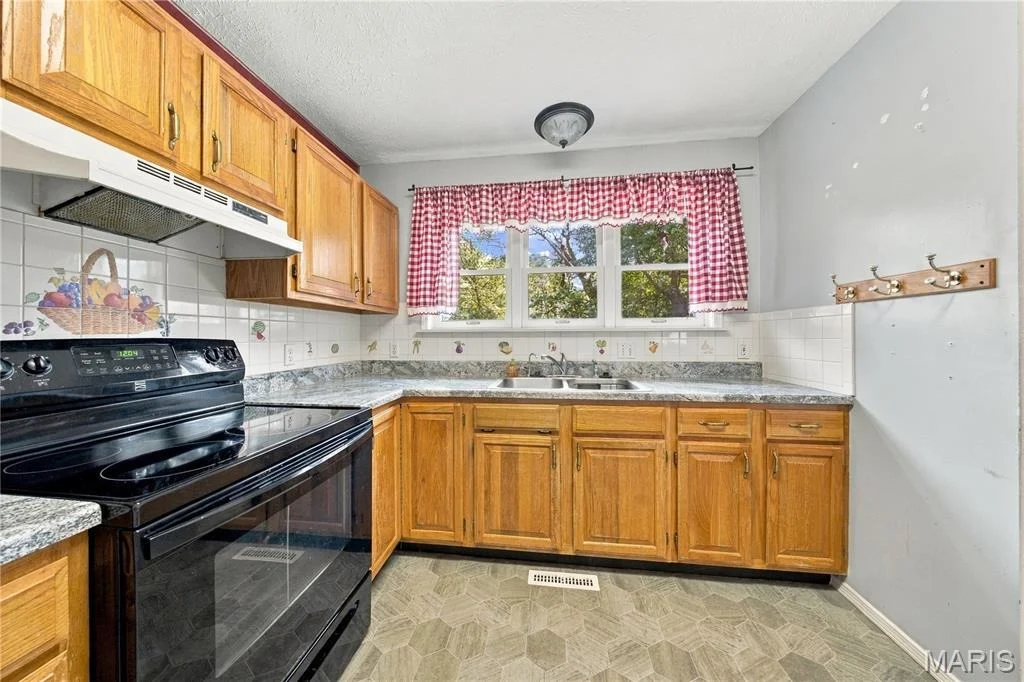 Photo of 300 Greentree Road