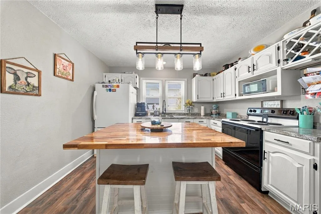 Photo of 100 N Pershing Avenue