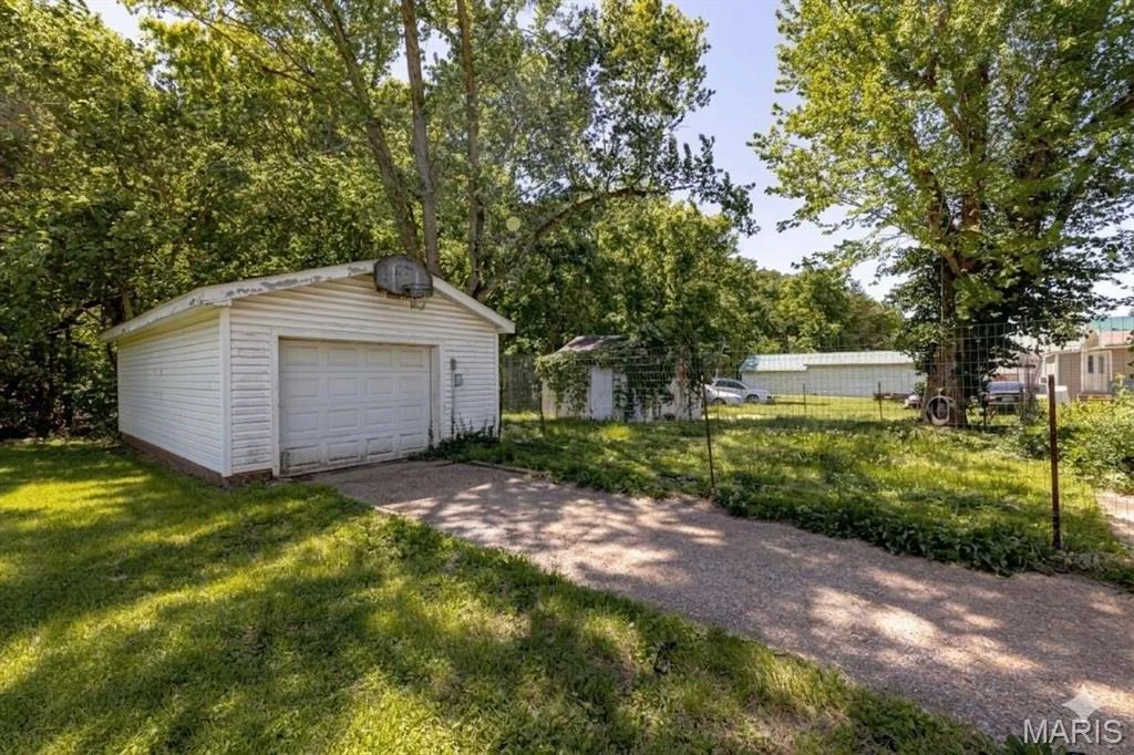 Photo of 4275 Flucom Road