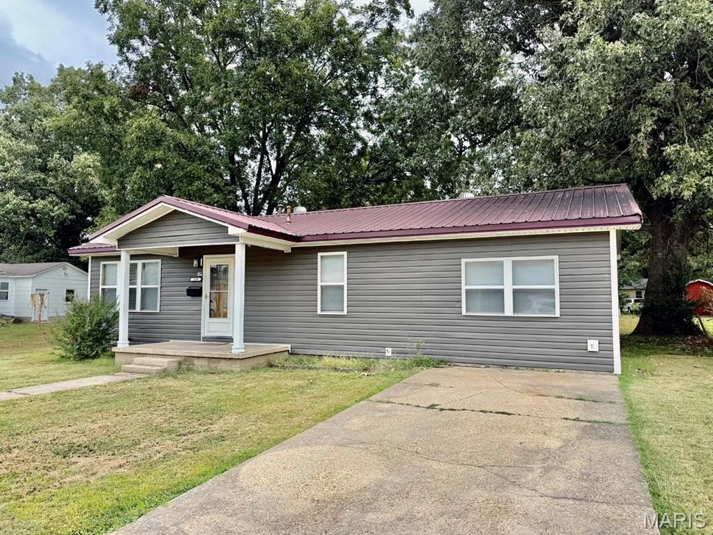 Photo of 328 W Oak Street