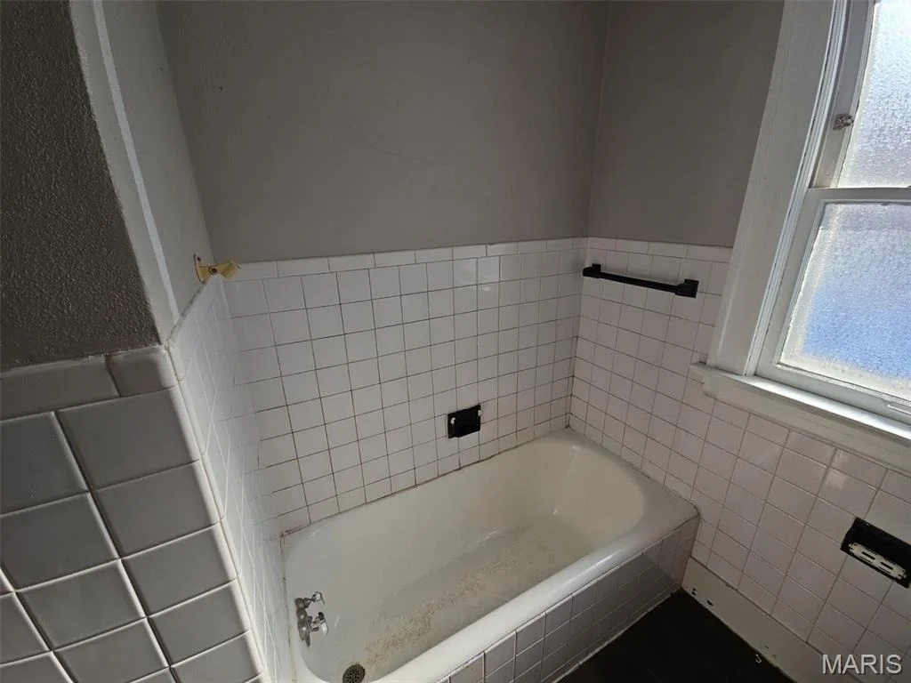 Photo of 115 Lawrence Avenue