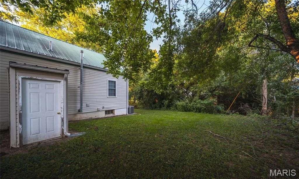 Photo of 906 E 6th Street