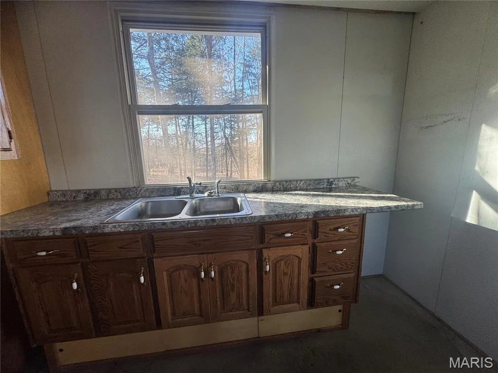 Photo of 42850 Maries Road 638
