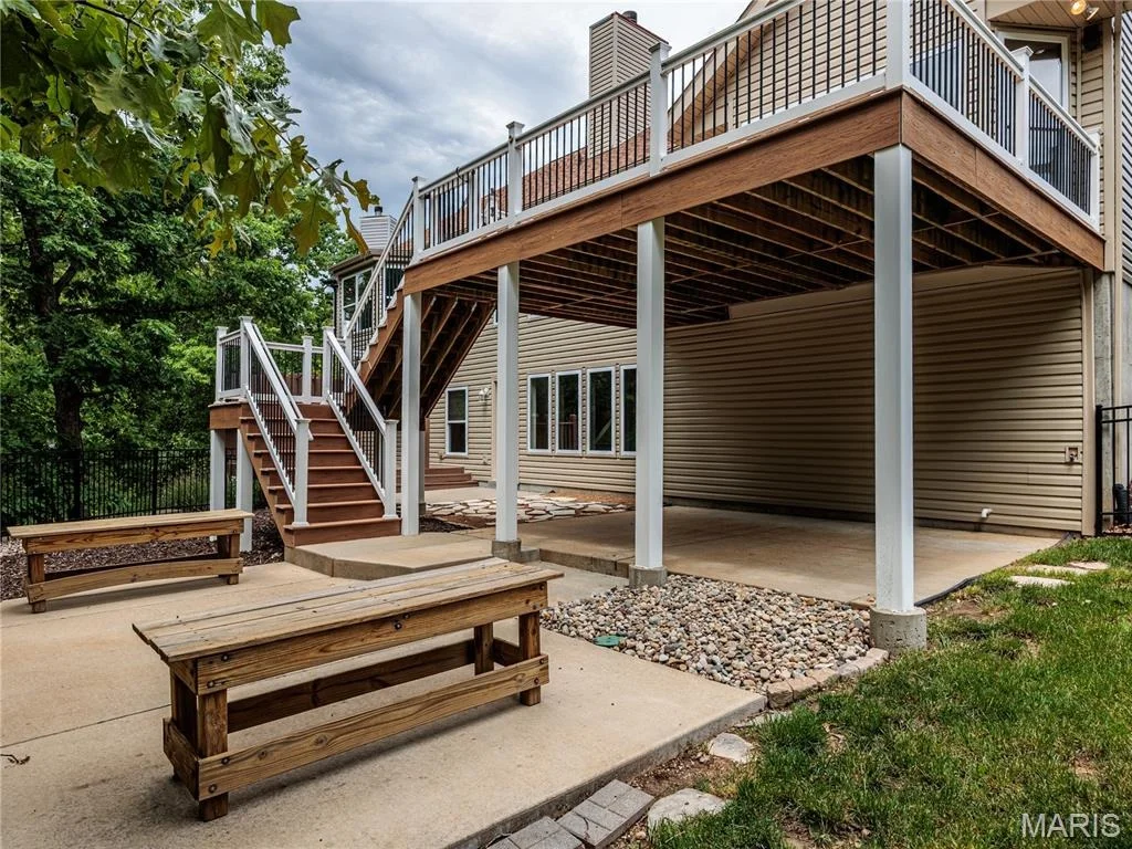 Photo of 10 MERAMEC BLUFFS Court