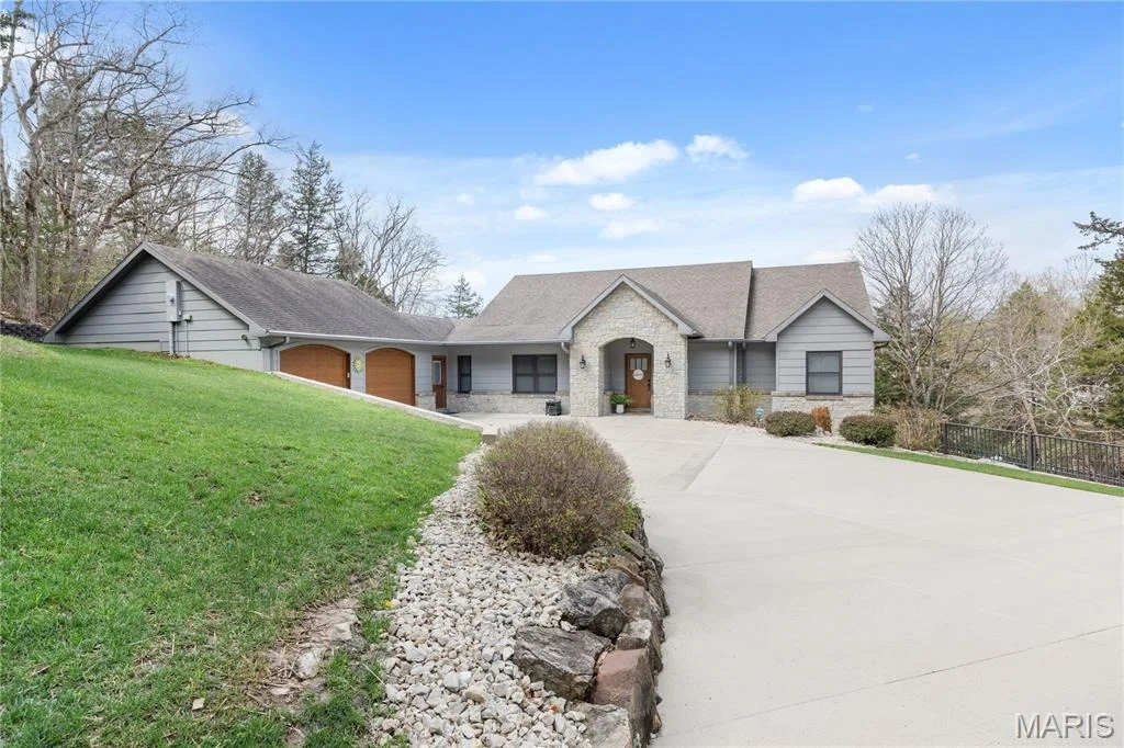 Photo of 18028 Bayview Lane