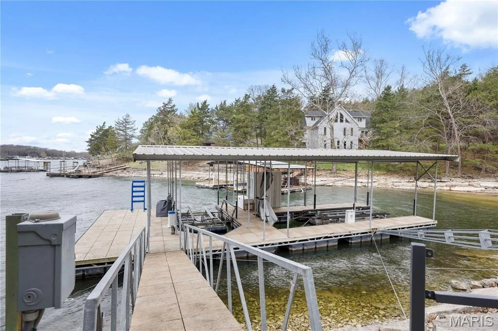 Photo of 18028 Bayview Lane