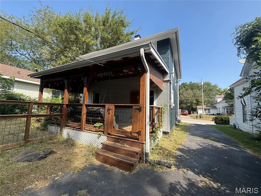 Photo of 1215 Paris Avenue