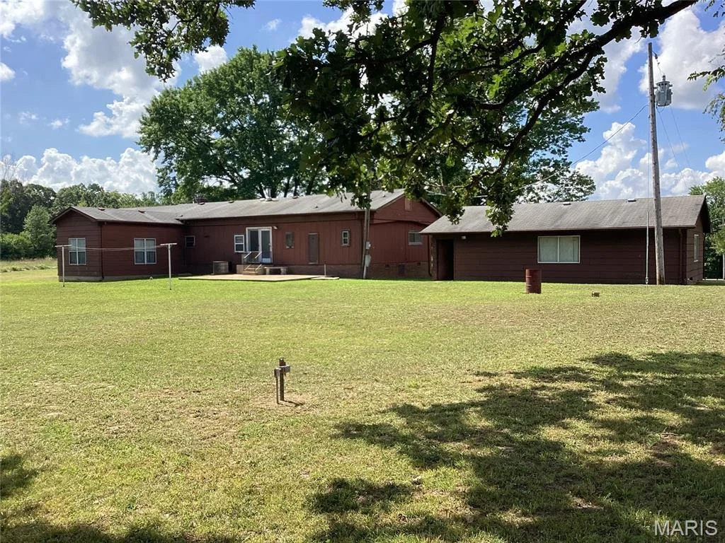 Photo of 1050 Luebbering Road
