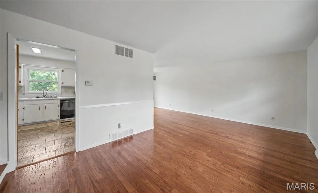 Photo of 8 Peachtree Lane