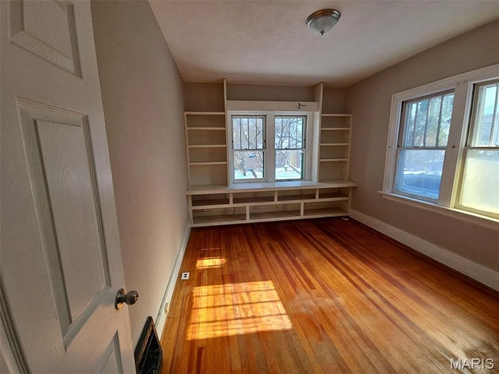 Photo of 115 Lawrence Avenue