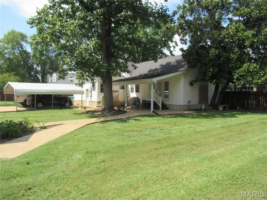 Photo of 230 Maple Street