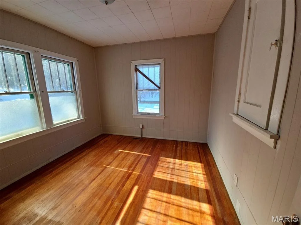 Photo of 115 Lawrence Avenue