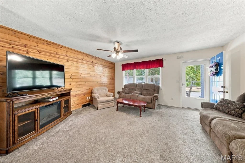 Photo of 300 Greentree Road