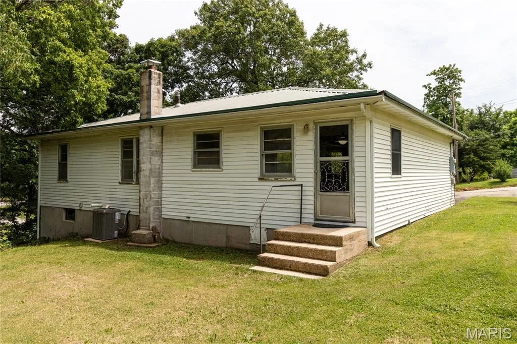 Photo of 304 W 6th Street