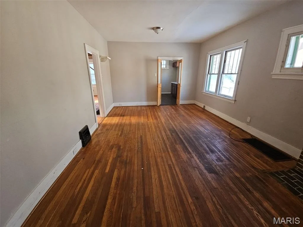 Photo of 115 Lawrence Avenue