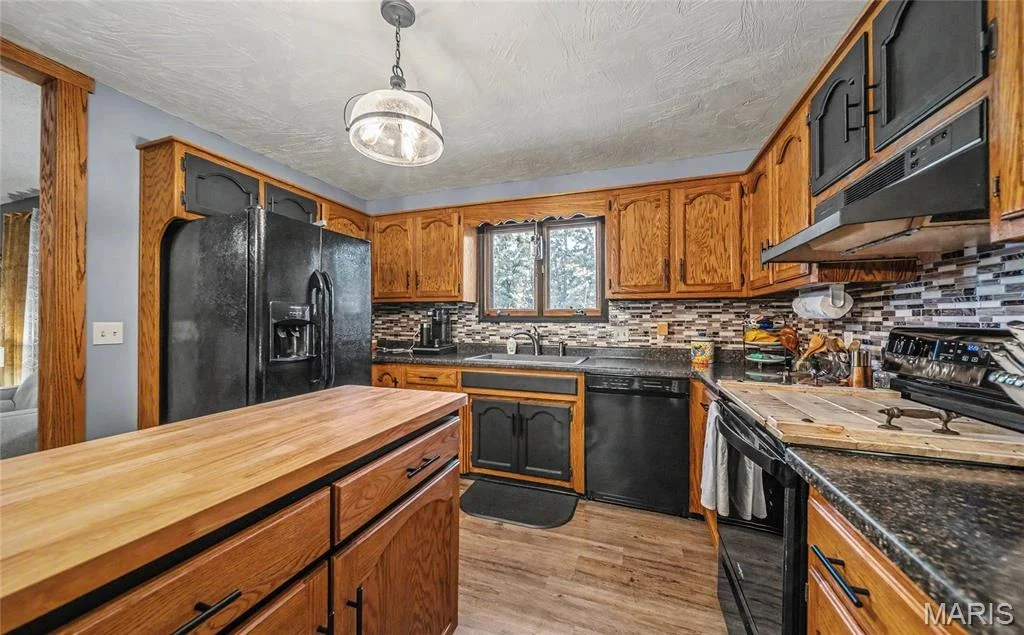 Photo of 13915 Maple Lane