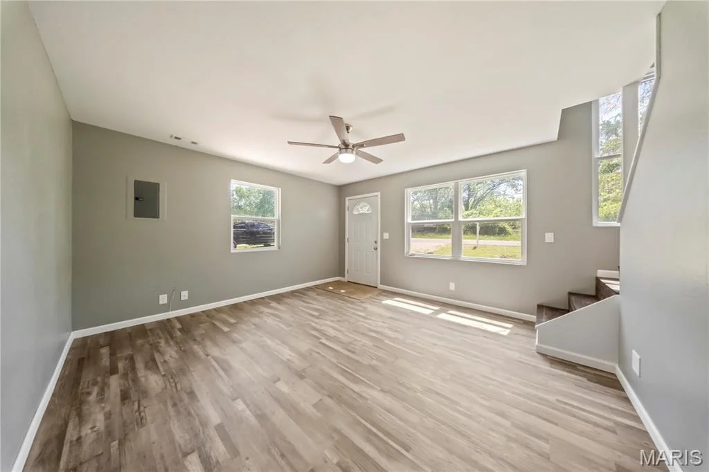 Photo of 1303 E Grand Avenue