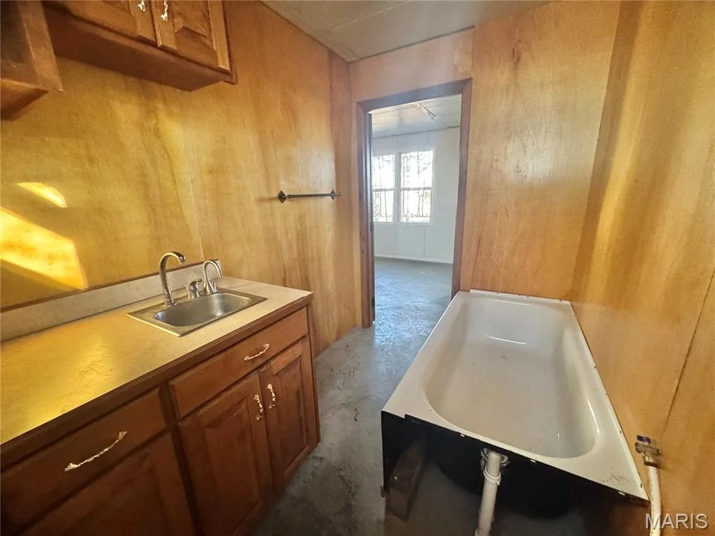 Photo of 42850 Maries Road 638