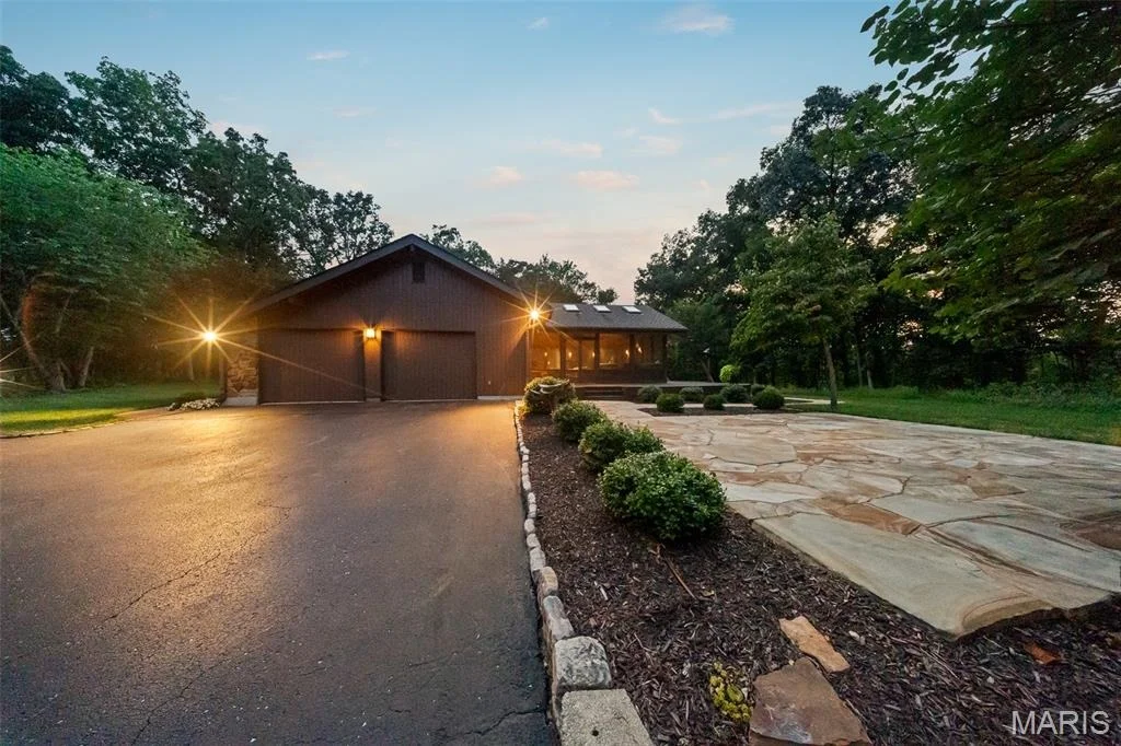 Photo of 511 E Christy Drive