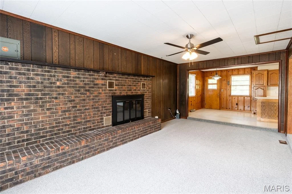 Photo of 304 W 6th Street