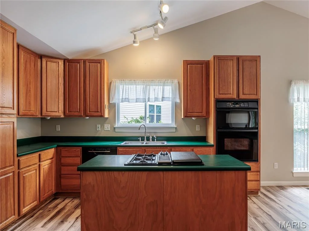 Photo of 10 MERAMEC BLUFFS Court