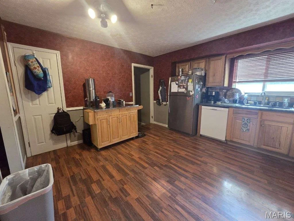 Photo of 25881 Sutherland Lane