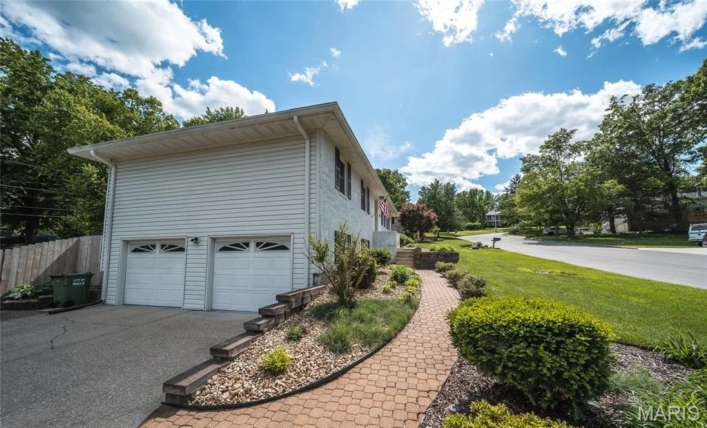 Photo of 1112 Sycamore Drive