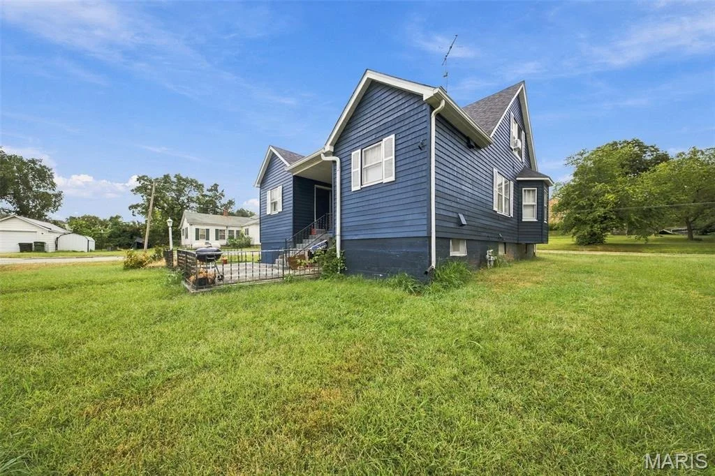 Photo of 109 N Oak Street