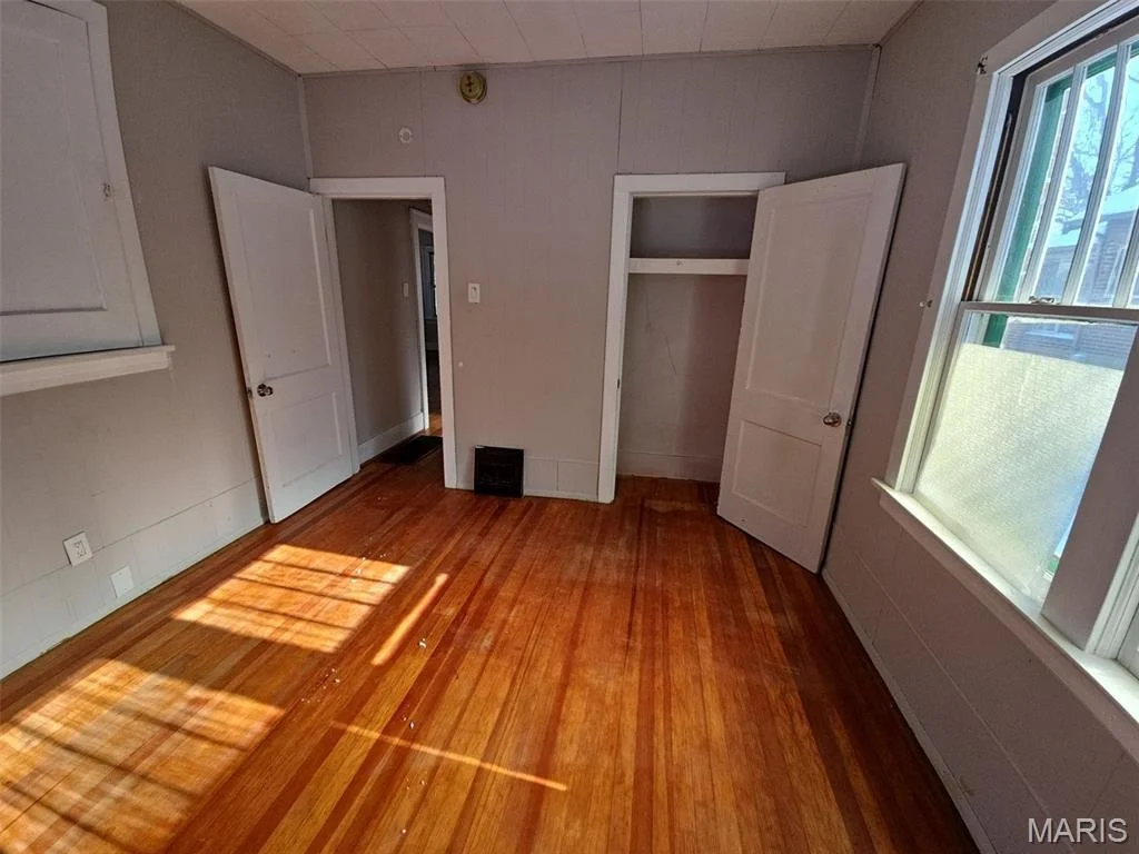 Photo of 115 Lawrence Avenue
