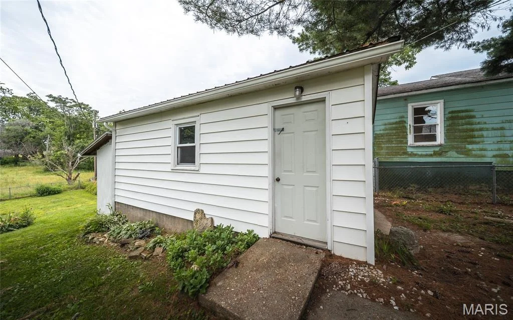 Photo of 205 Maple Street S