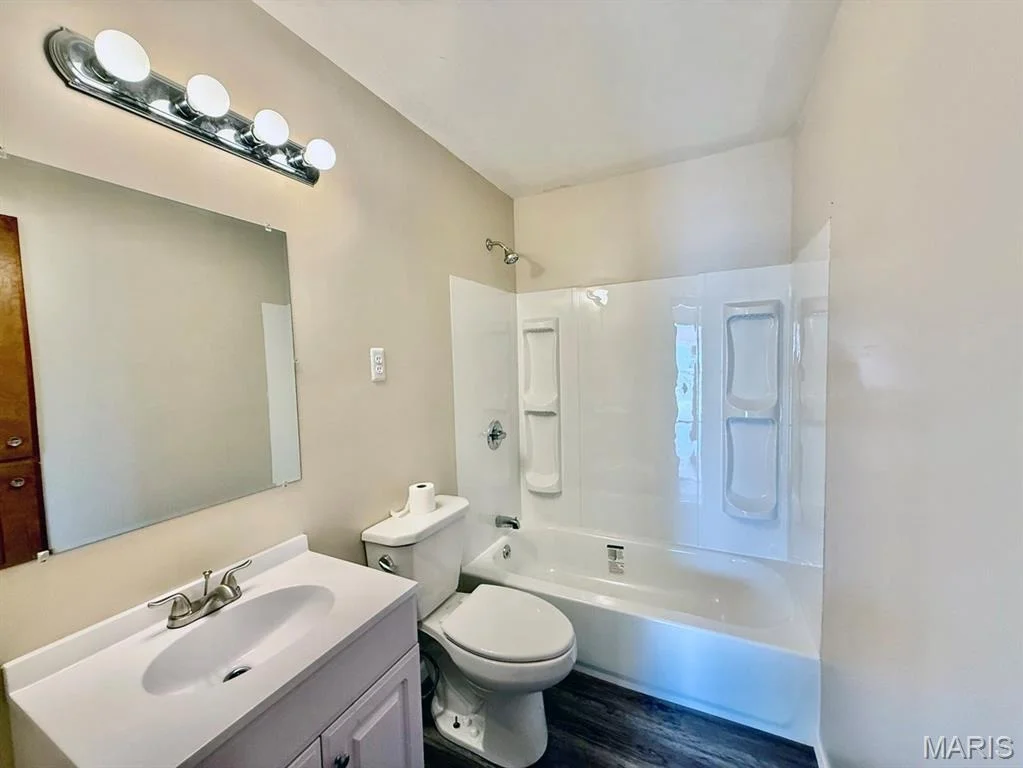 Photo of 328 W Oak Street