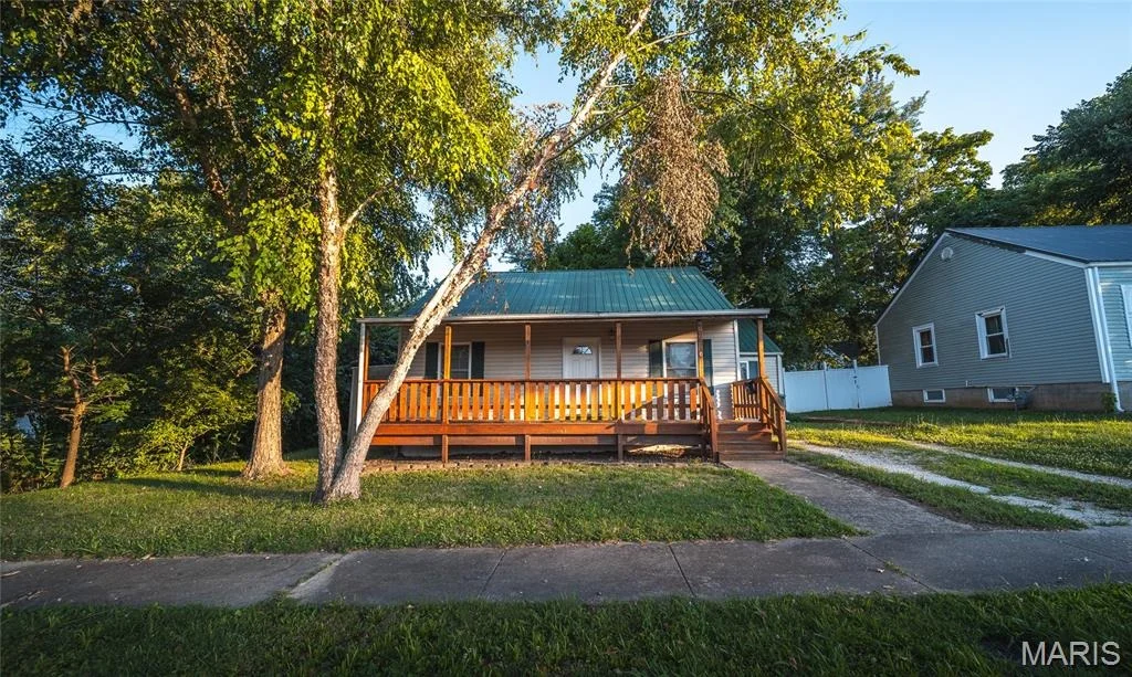 Photo of 906 E 6th Street