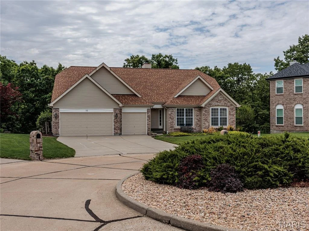 Photo of 10 MERAMEC BLUFFS Court