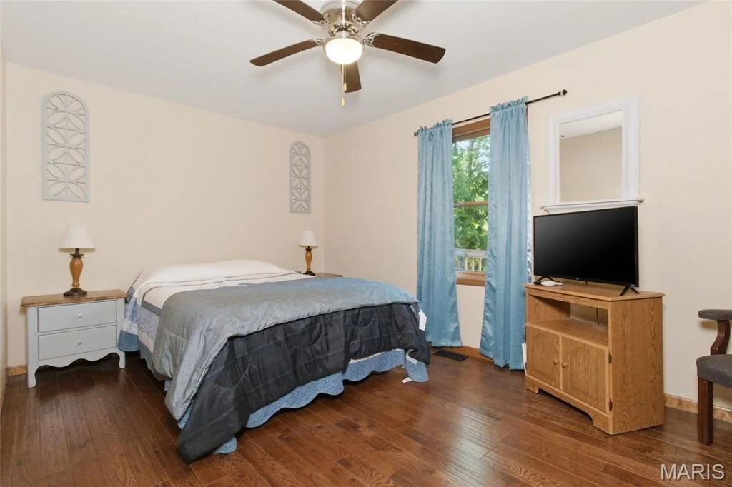 Photo of 11004 Western Road