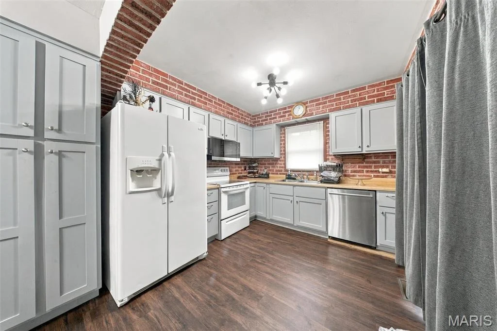 Photo of 109 N Oak Street