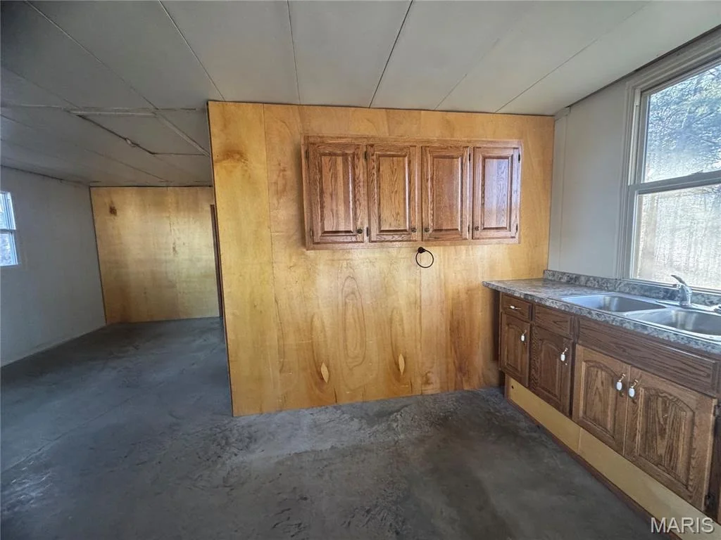 Photo of 42850 Maries Road 638