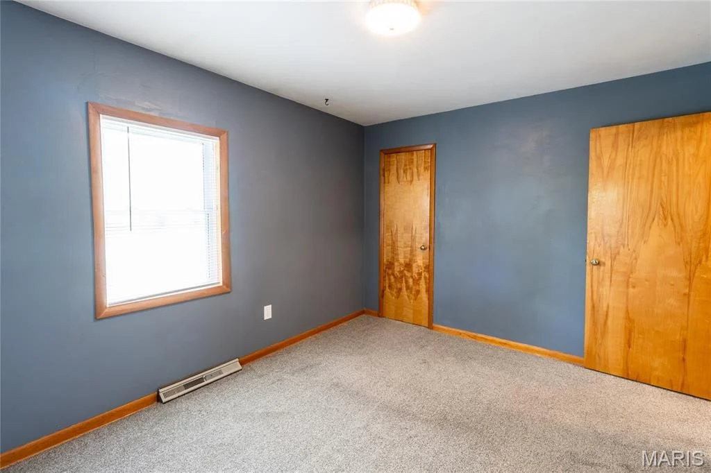 Photo of 304 W 6th Street
